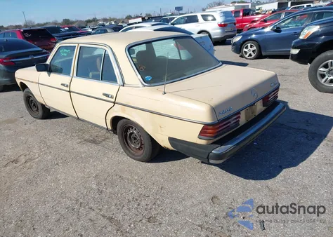 1983 Mercedes-Benz 240 D z USA, uszkodzony, nr VIN WDBAB23A4DB365806